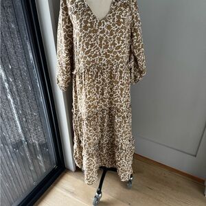 Rylee + Cru Tan and White Long Sleeve Dress